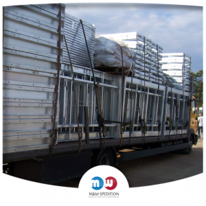 Transport von Waren: Stahl- und Metallprodukte: Stahlkonstruktionen, Türbeschläge, Werkzeuge, Räder, Schubkarren, Ketten Rohren bis 24 Tonnen. M&W Spedition